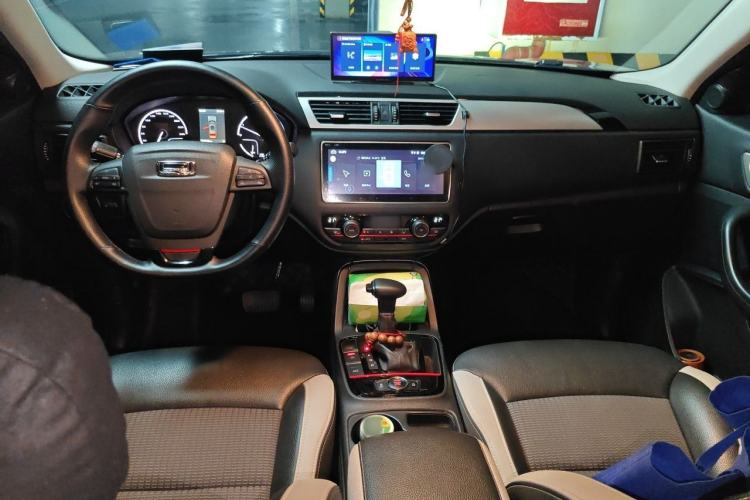 Used Qoros 5 2018 1.6T Automatic Prestige Model Center Console