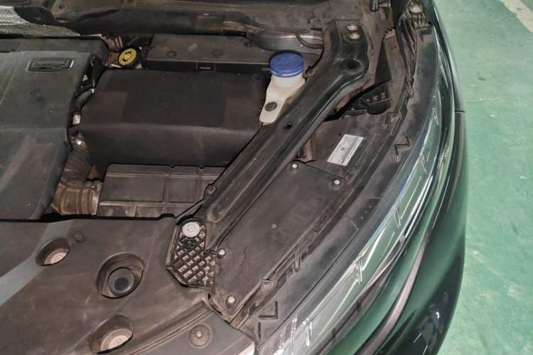 Used Qoros 5 2018 1.6T Automatic Prestige Model Engine Bay Left