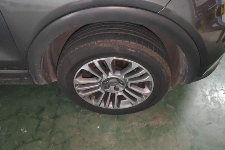 Used Qoros 5 2018 1.6T Automatic Prestige Model Right Front Wheel Hub