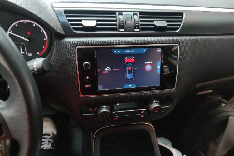 Used Qoros 5 2018 Revised Version 1.6T Automatic Leading Edition Audio And AC Panel
