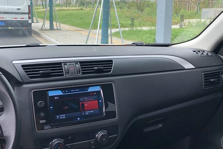 Used Qoros 5 2018 Revised Version 1.6T Automatic Leading Edition Audio And AC Panel