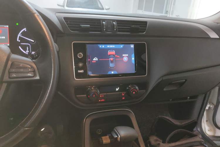 Used Qoros 5 2018 Revised Version 1.6T Automatic Leading Edition Audio And AC Panel