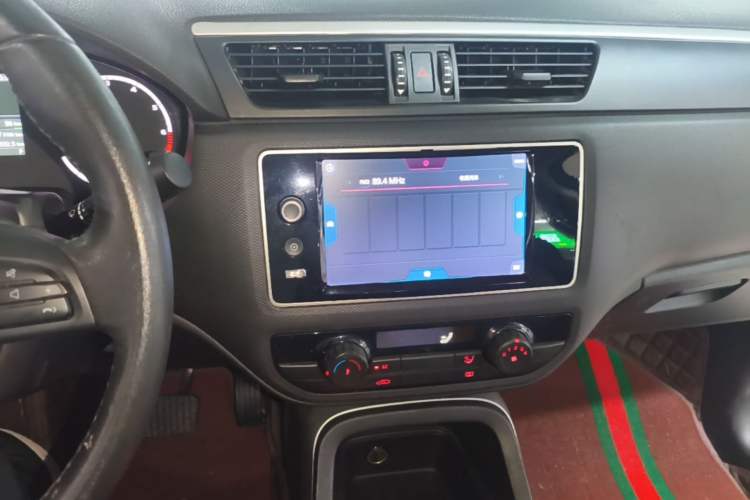 Used Qoros 5 2018 Revised Version 1.6T Automatic Leading Edition Audio And AC Panel