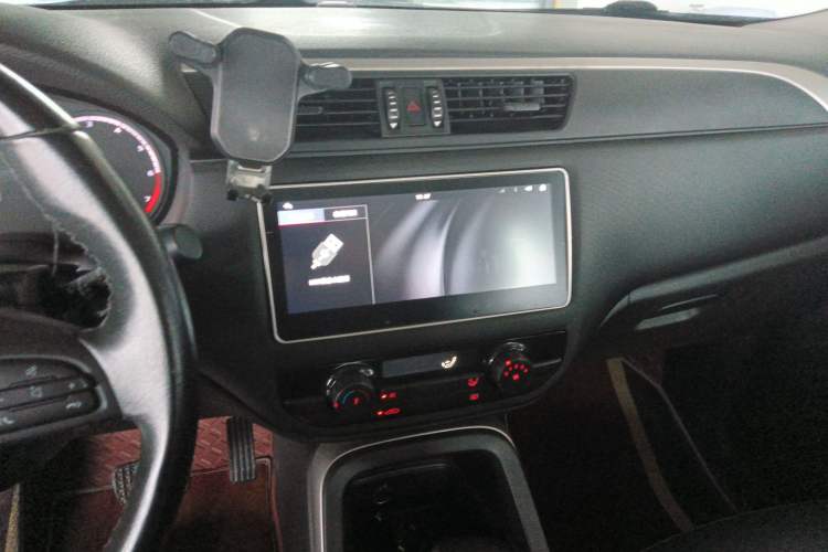 Used Qoros 5 2018 Revised Version 1.6T Automatic Leading Edition Audio And AC Panel