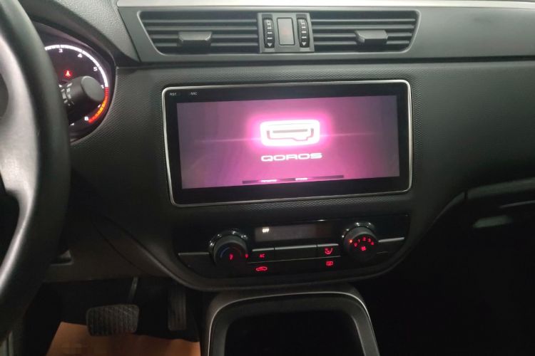 Used Qoros 5 2018 Revised Version 1.6T Automatic Leading Edition Audio And AC Panel
