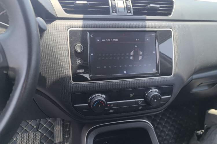 Used Qoros 5 2018 Revised Version 1.6T Automatic Leading Edition Audio And AC Panel