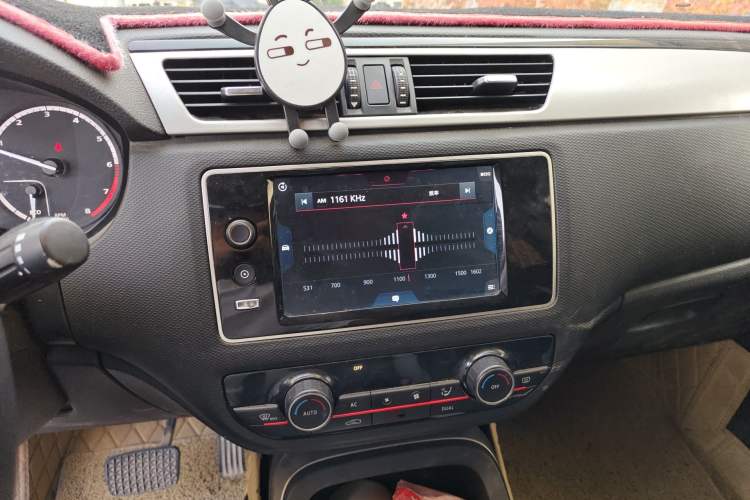 Used Qoros 5 2018 1.6T Automatic Prestige Model Audio And AC Panel