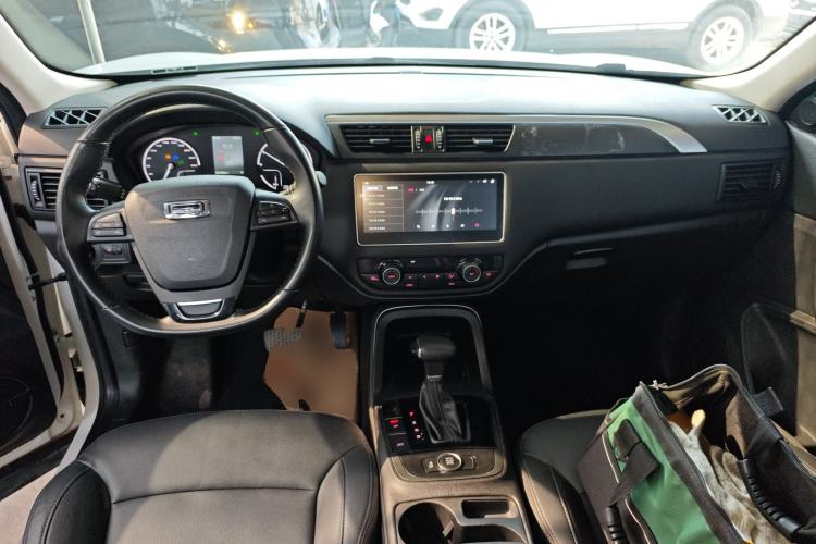 Used Qoros 5 2018 Revised Version 1.6T Automatic Leading Edition Center Console