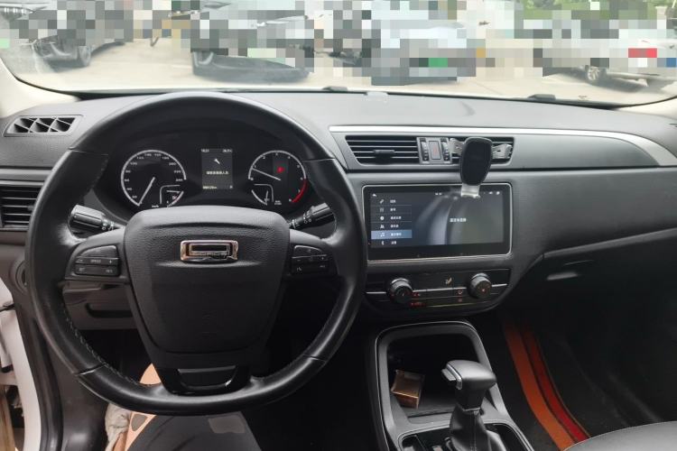 Used Qoros 5 2018 Revised Version 1.6T Automatic Leading Edition Center Console