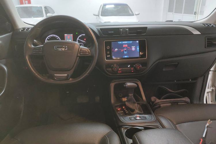 Used Qoros 5 2018 Revised Version 1.6T Automatic Leading Edition Center Console