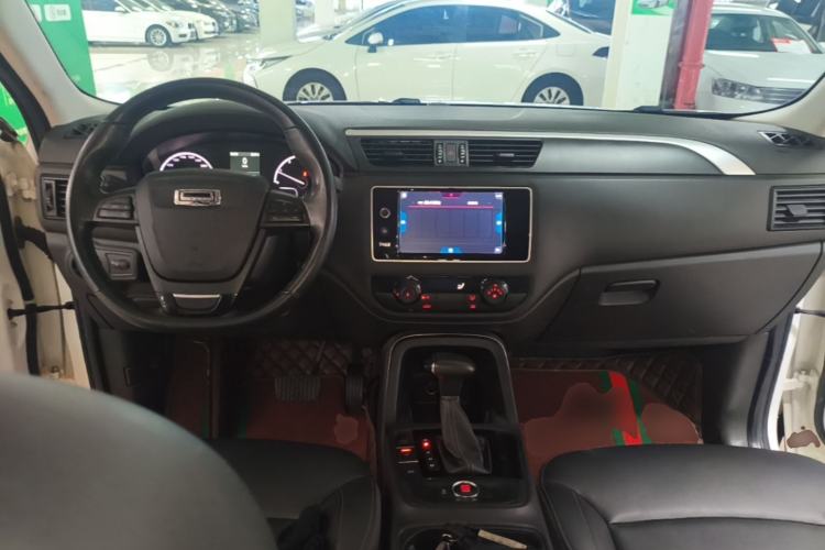 Used Qoros 5 2018 Revised Version 1.6T Automatic Leading Edition Center Console
