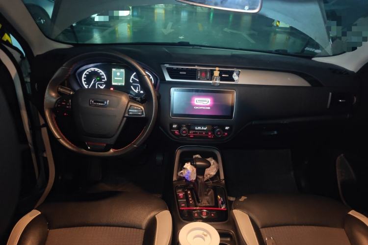 Used Qoros 5 2018 1.6T Automatic Prestige Model Center Console