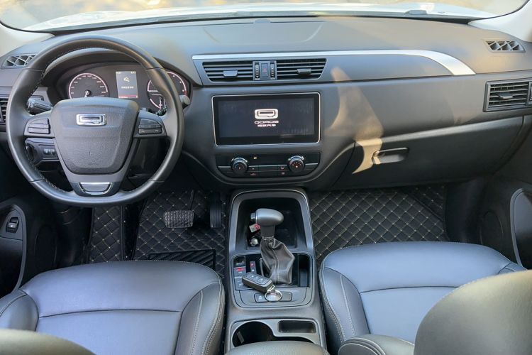 Used Qoros 5 2018 Revised Version 1.6T Automatic Leading Edition Center Console