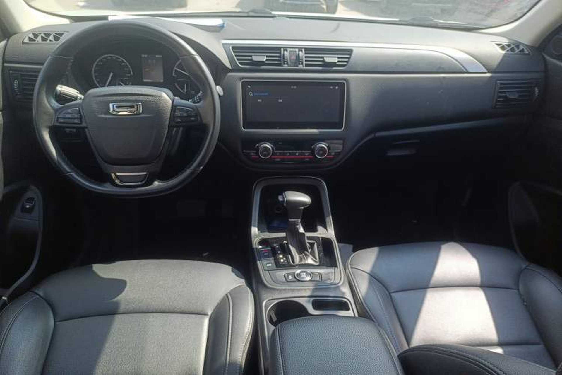 Used Qoros 5 2018 Revised Version 1.6T Automatic Leading Edition Center Console
