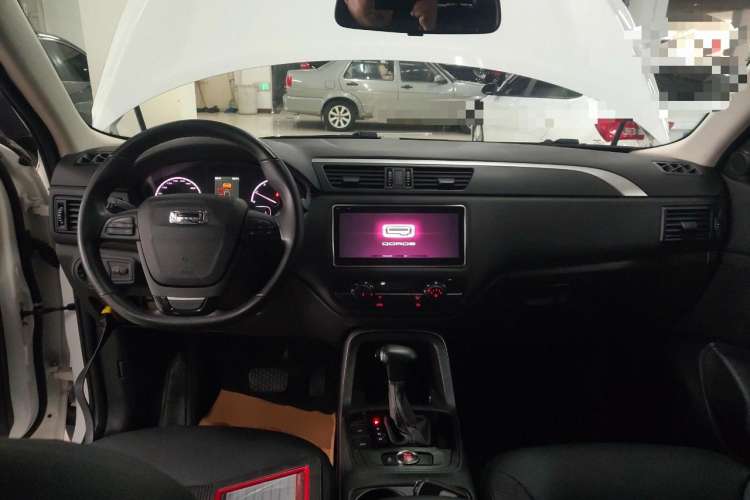 Used Qoros 5 2018 Revised Version 1.6T Automatic Leading Edition Center Console