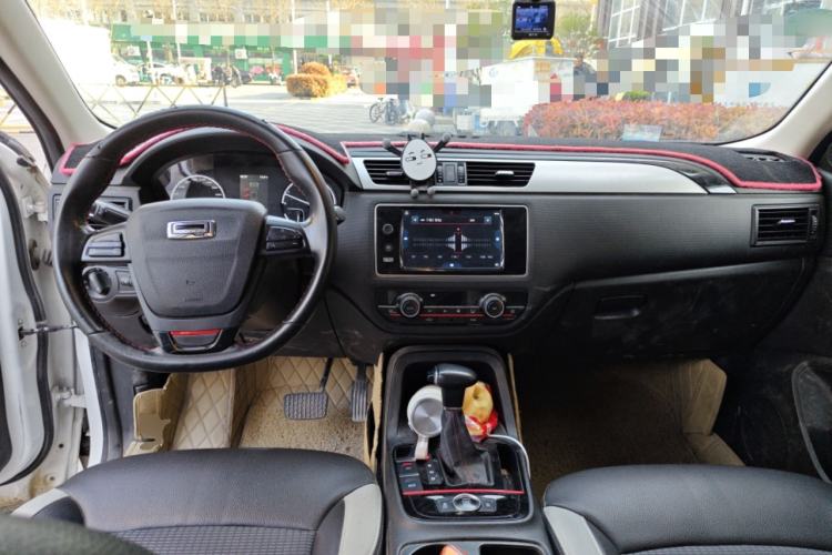 Used Qoros 5 2018 1.6T Automatic Prestige Model Center Console