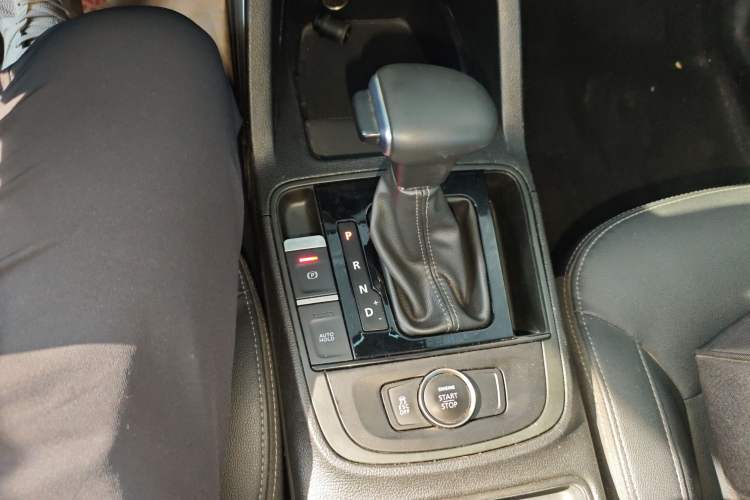 Used Qoros 5 2018 Revised Version 1.6T Automatic Leading Edition Gear Lever