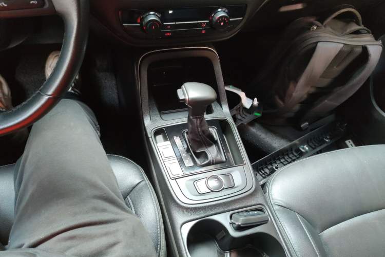 Used Qoros 5 2018 Revised Version 1.6T Automatic Leading Edition Gear Lever