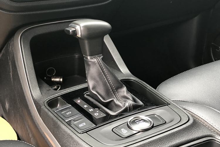 Used Qoros 5 2018 Revised Version 1.6T Automatic Leading Edition Gear Lever