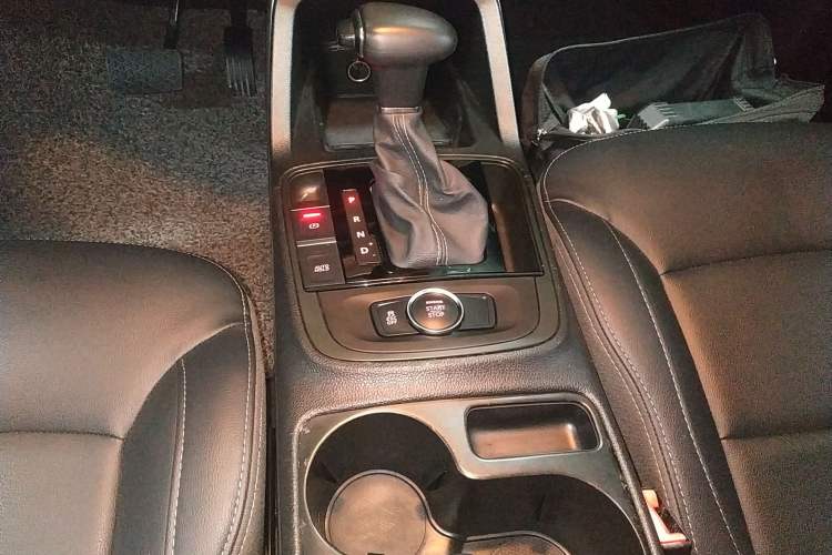 Used Qoros 5 2018 Revised Version 1.6T Automatic Leading Edition Gear Lever