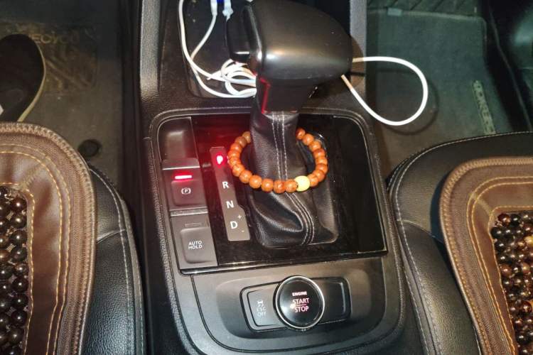 Used Qoros 5 2018 Revised Version 1.6T Automatic Leading Edition Gear Lever