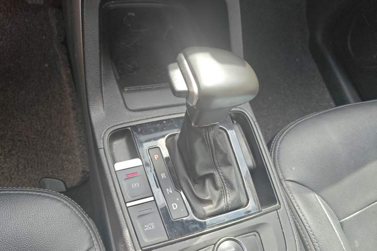 Used Qoros 5 2018 Revised Version 1.6T Automatic Leading Edition Gear Lever