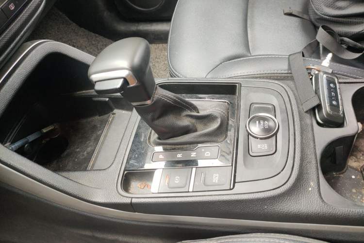 Used Qoros 5 2018 Revised Version 1.6T Automatic Leading Edition Gear Lever