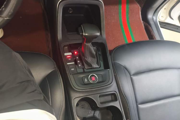 Used Qoros 5 2018 Revised Version 1.6T Automatic Leading Edition Gear Lever