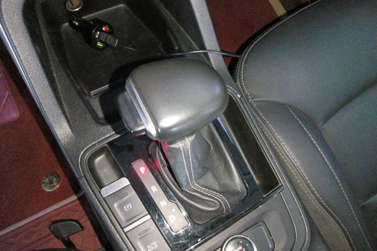 Used Qoros 5 2018 Revised Version 1.6T Automatic Leading Edition Gear Lever