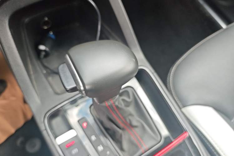 Used Qoros 5 2018 Revised 1.6T Automatic Luxury Version Gear Lever