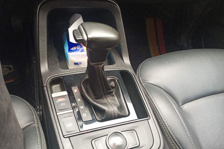 Used Qoros 5 2018 Revised Version 1.6T Automatic Leading Edition Gear Lever