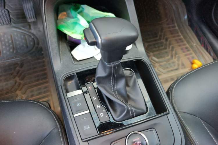 Used Qoros 5 2018 Revised Version 1.6T Automatic Leading Edition Gear Lever