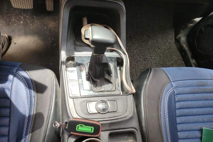 Used Qoros 5 2018 Revised Version 1.6T Automatic Leading Edition Gear Lever