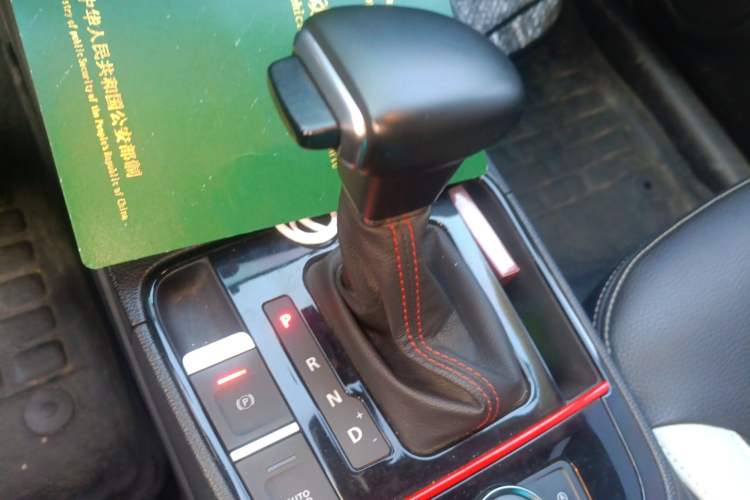 Used Qoros 5 2018 1.6T Automatic Prestige Model Gear Lever