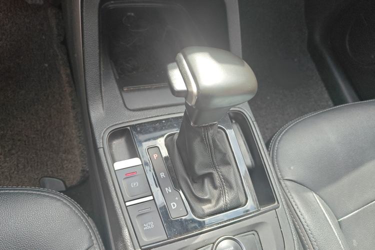 Used Qoros 5 2018 Revised Version 1.6T Automatic Leading Edition Gear Lever