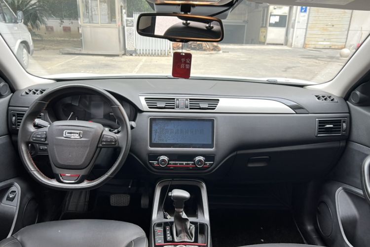 Used Qoros 5 2018 Revised 1.6T Automatic Luxury Version Interior 2