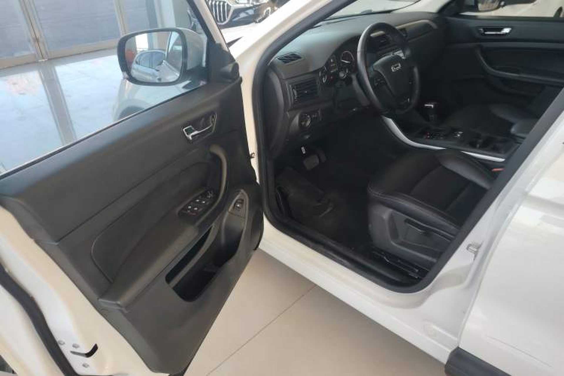 Used Qoros 5 2018 Revised Version 1.6T Automatic Leading Edition Interior 3