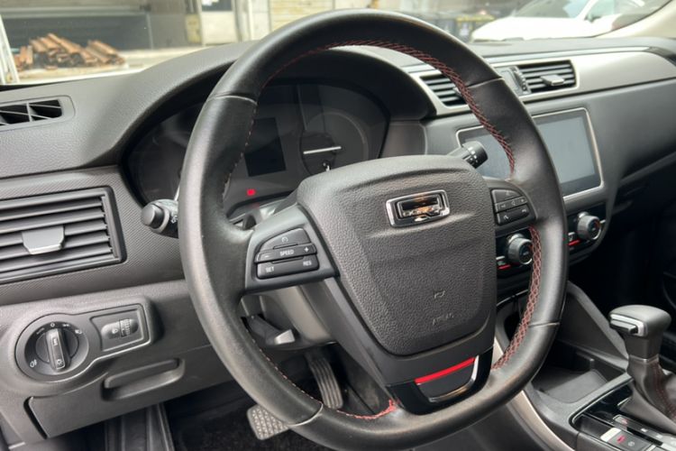 Used Qoros 5 2018 Revised 1.6T Automatic Luxury Version Interior 3
