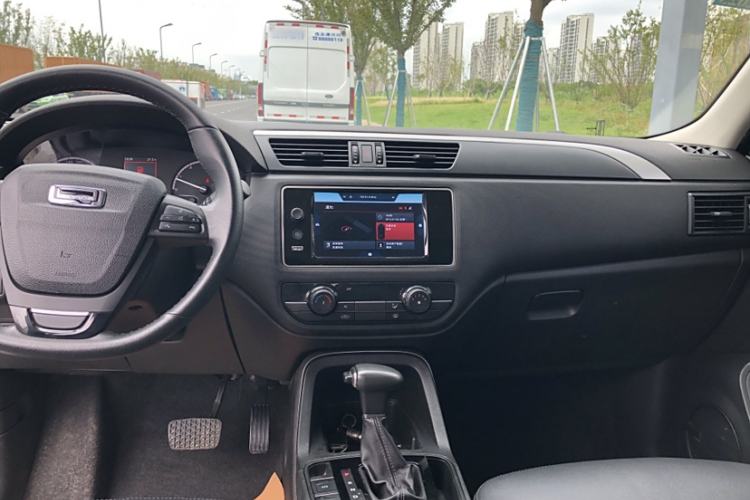 Used Qoros 5 2018 Revised Version 1.6T Automatic Leading Edition Interior 6