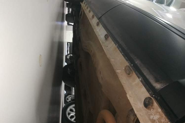 Used Qoros 5 2018 Revised Version 1.6T Automatic Leading Edition Left Side Sill