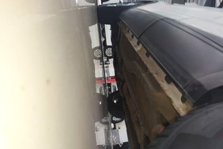 Used Qoros 5 2018 Revised Version 1.6T Automatic Leading Edition Left Side Sill