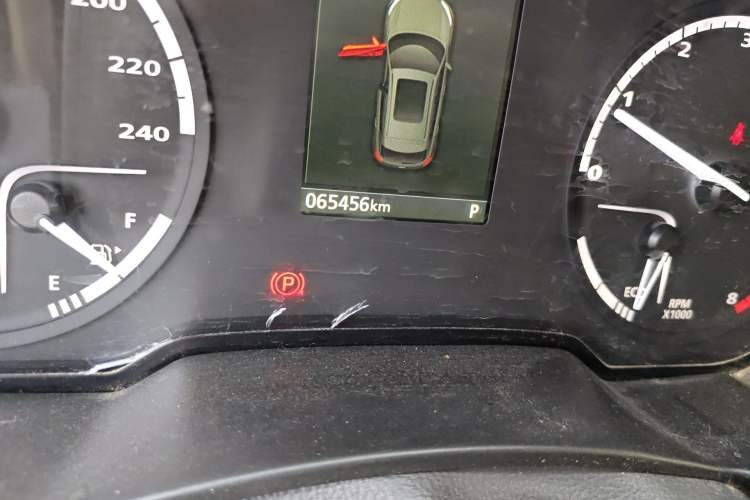 Used Qoros 5 2018 1.6T Automatic Prestige Model Odometer Close Up