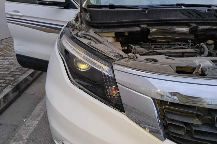Used Qoros 5 2018 Revised Version 1.6T Automatic Leading Edition Right Front Headlight