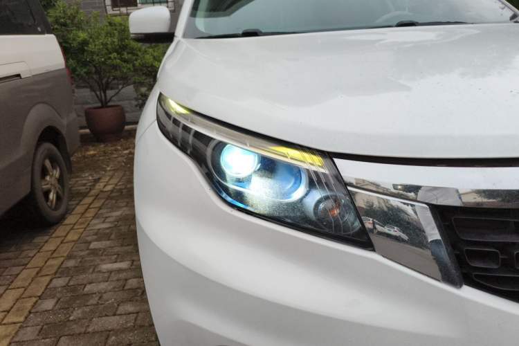 Used Qoros 5 2018 Revised 1.6T Automatic Luxury Version Right Front Headlight
