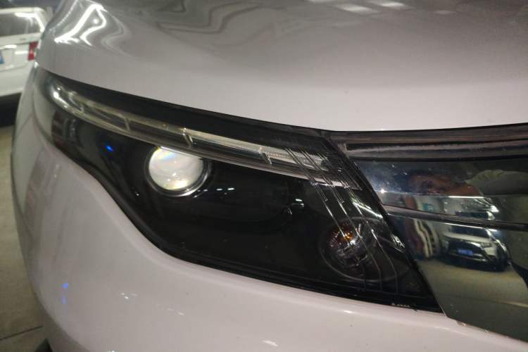 Used Qoros 5 2018 Revised Version 1.6T Automatic Leading Edition Right Front Headlight