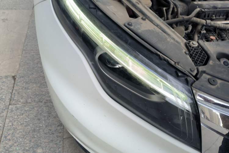 Used Qoros 5 2018 Revised 1.6T Automatic Luxury Version Right Front Headlight