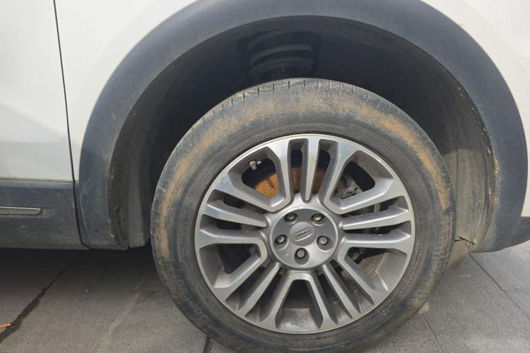 Used Qoros 5 2018 1.6T Automatic Prestige Model Right Front Wheel Hub