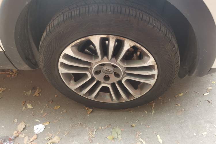 Used Qoros 5 2018 1.6T Automatic Prestige Model Right Front Wheel Hub
