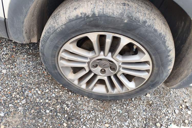 Used Qoros 5 2018 1.6T Automatic Prestige Model Right Front Wheel Hub
