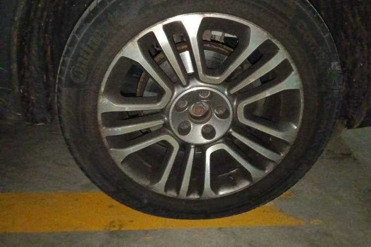 Used Qoros 5 2018 1.6T Automatic Prestige Model Right Front Wheel Hub